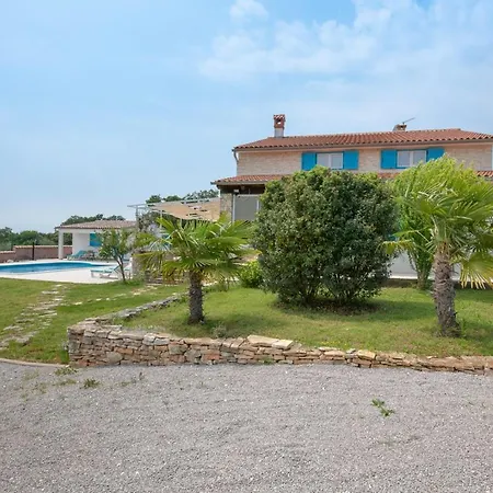Tanga Villa *