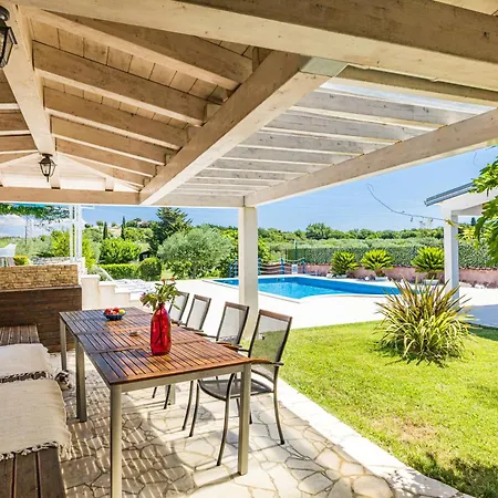 Tanga Villa *