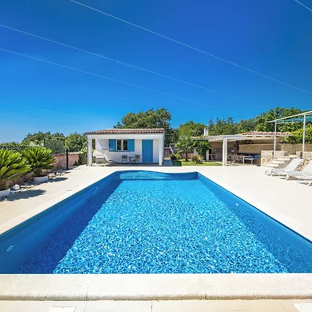Tanga Villa